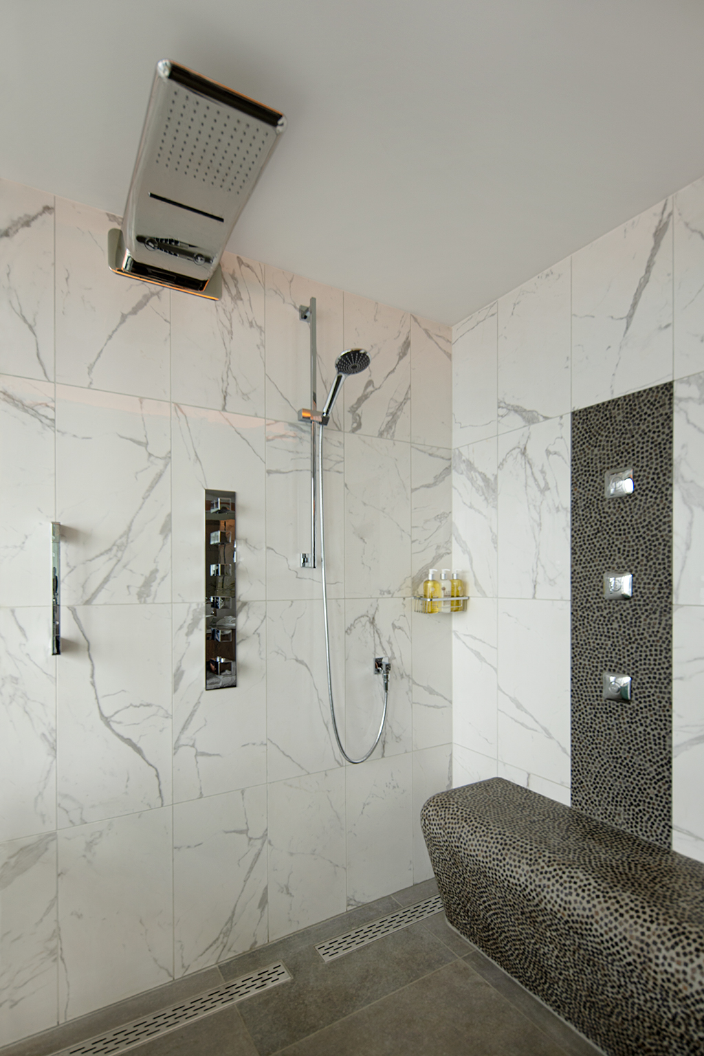 fl19-penthousesuite625-bathroomshowerr_digitalCelebrity Cruises Flora Penthouse Suite.jpg